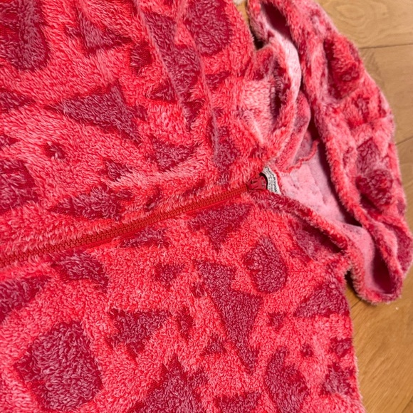 Bearpaw Cozy Red woman’s  One Piece - Picture 7 of 7